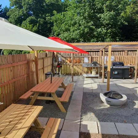 Priory Glamping Pods And Guest Campingplatz