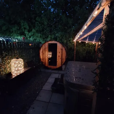 Кемпинг Priory Glamping Pods And Guest Килларни